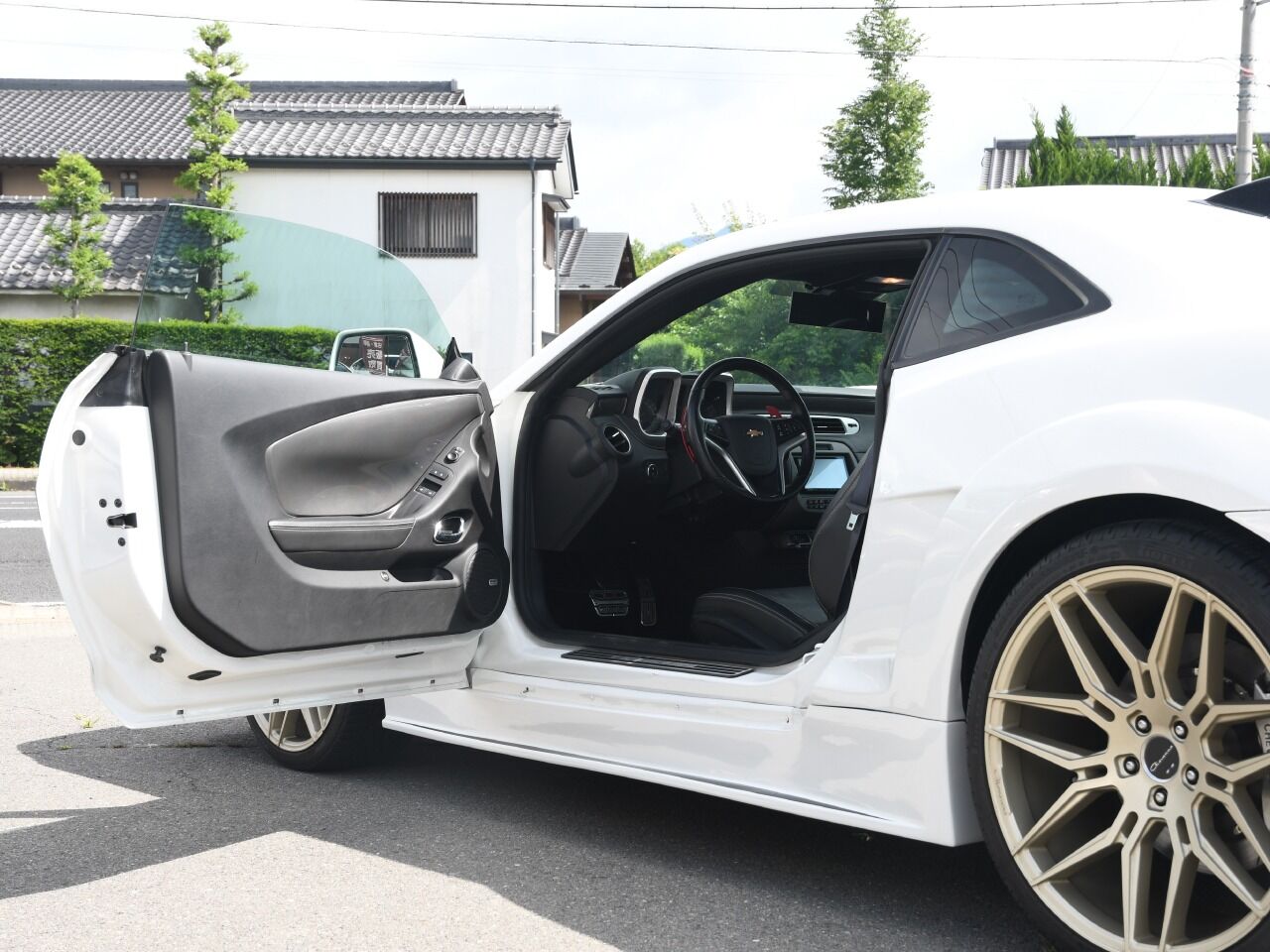 LEXUS LC500h ストラクチュラルブルー