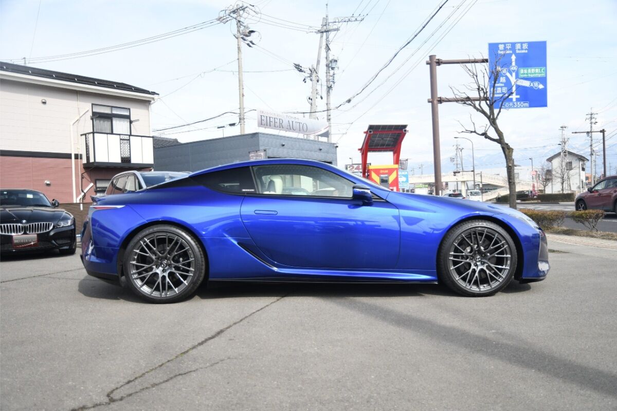 LEXUS LC500h ストラクチュラルブルー