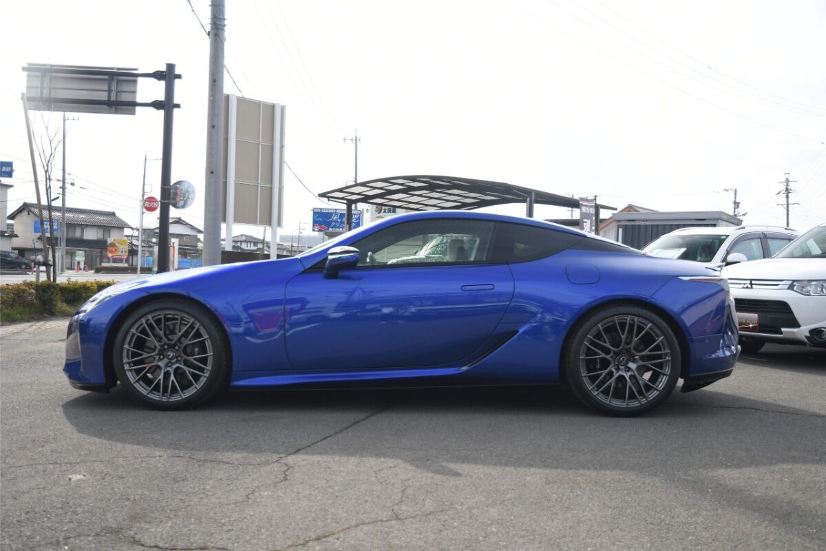 LEXUS LC500h ストラクチュラルブルー