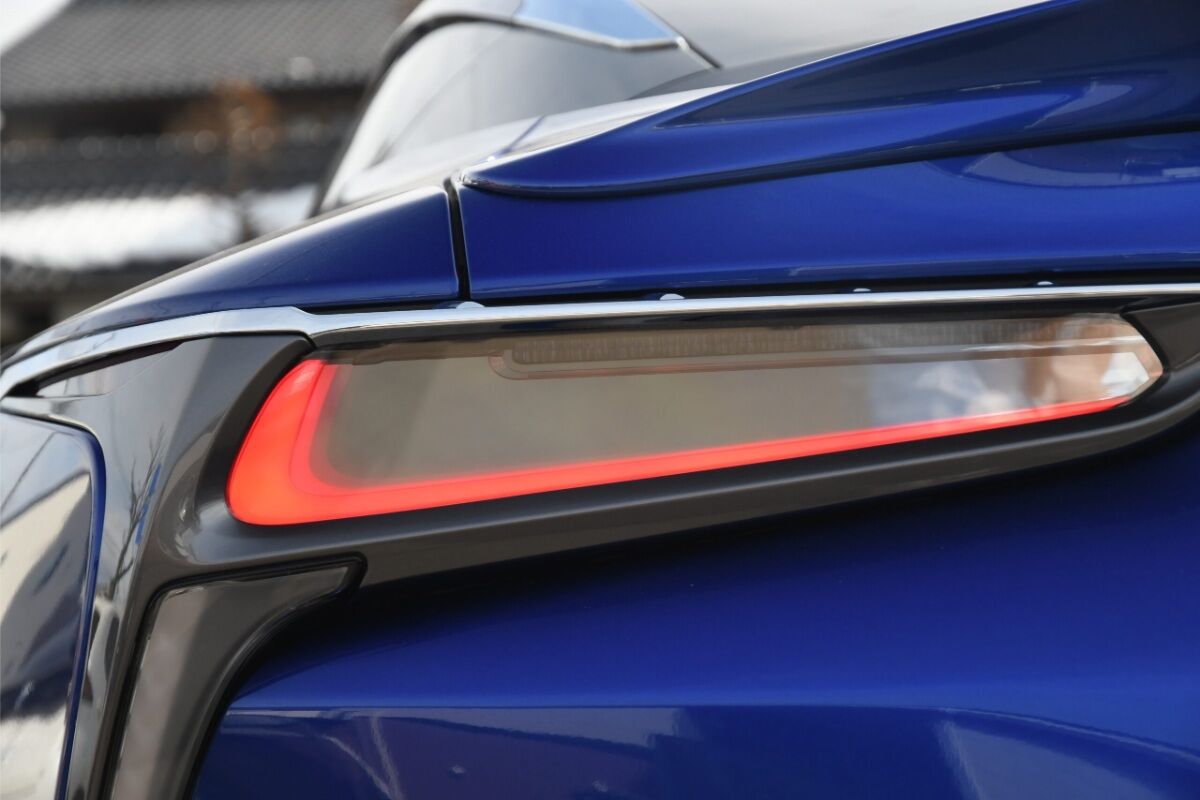LEXUS LC500h ストラクチュラルブルー