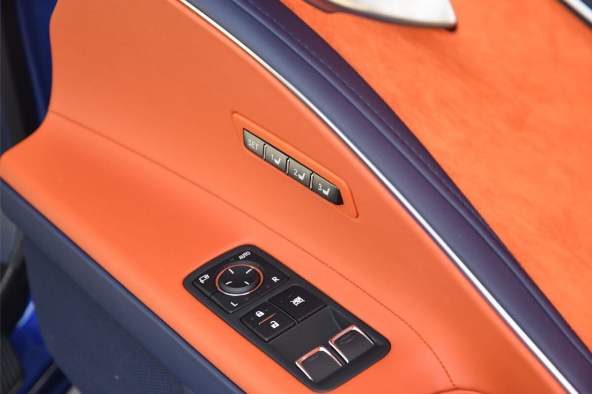 LEXUS LC500h ストラクチュラルブルー