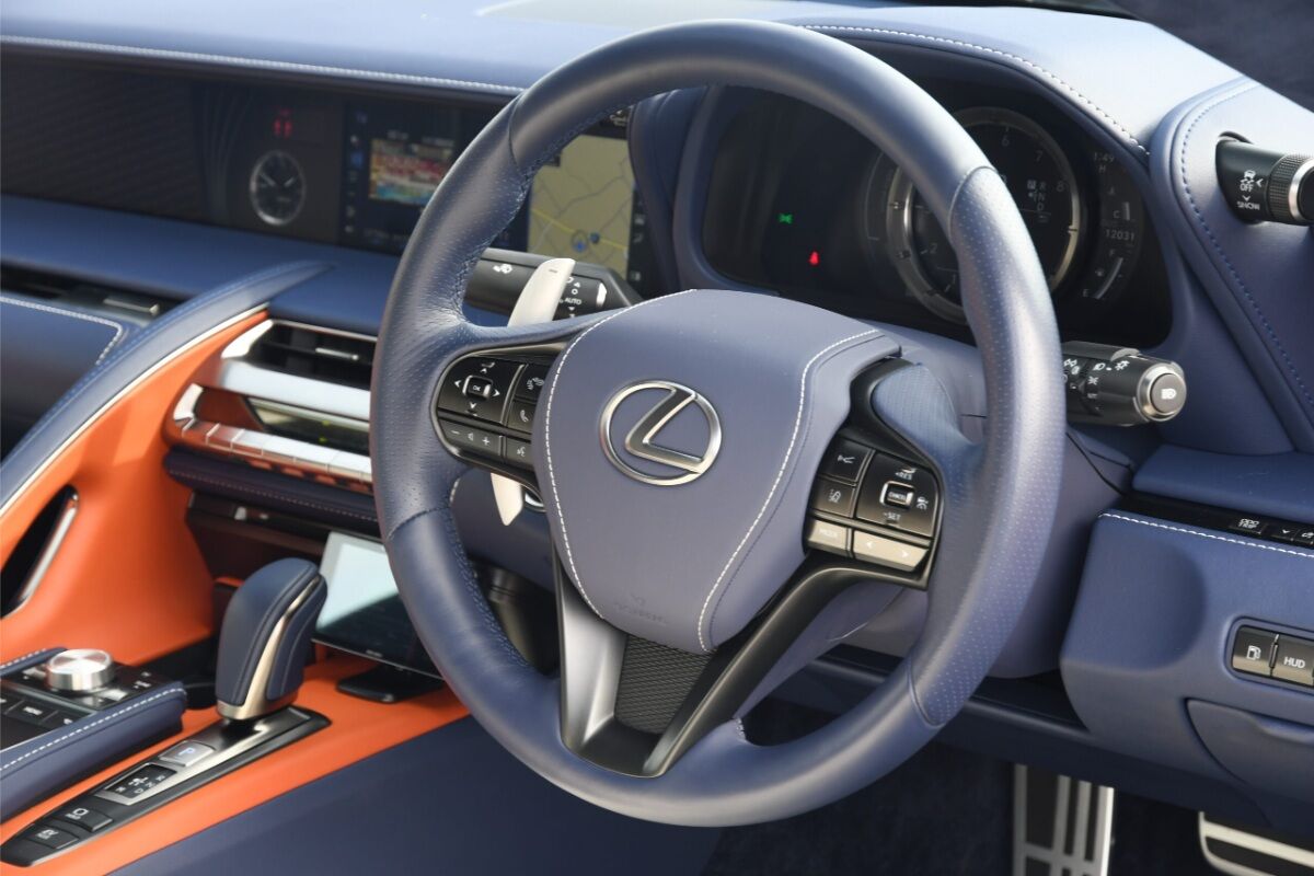 LEXUS LC500h ストラクチュラルブルー