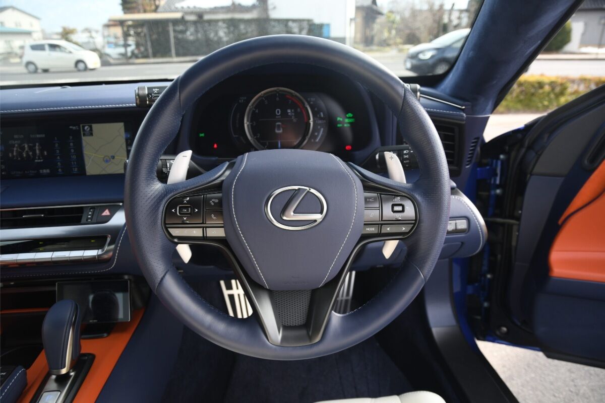 LEXUS LC500h ストラクチュラルブルー