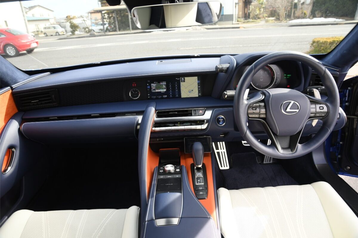 LEXUS LC500h ストラクチュラルブルー