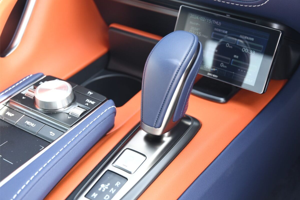 LEXUS LC500h ストラクチュラルブルー
