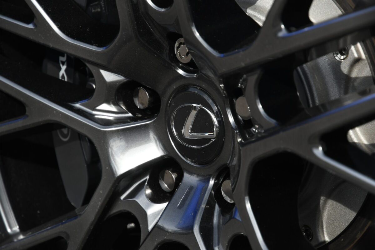 LEXUS LC500h ストラクチュラルブルー