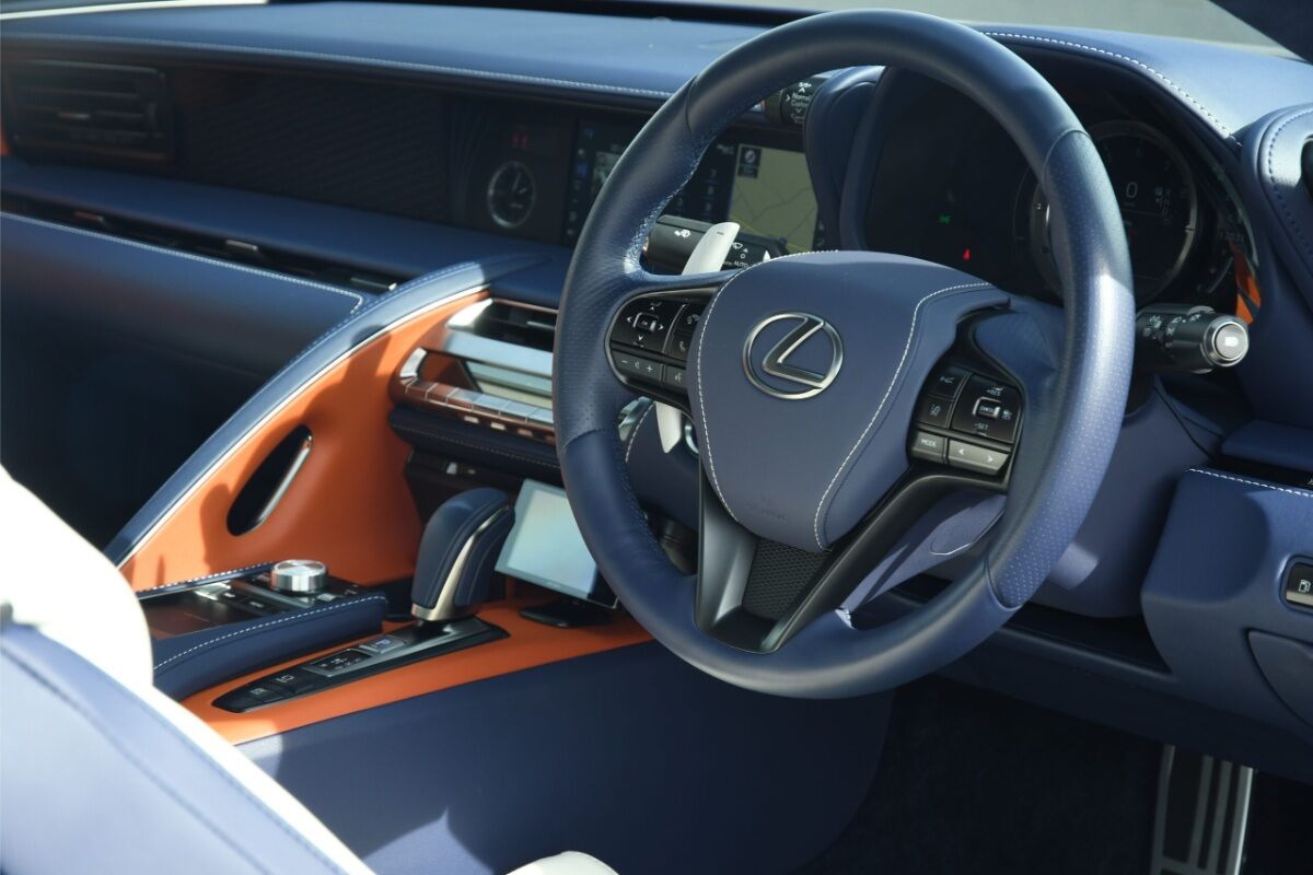 LEXUS LC500h ストラクチュラルブルー